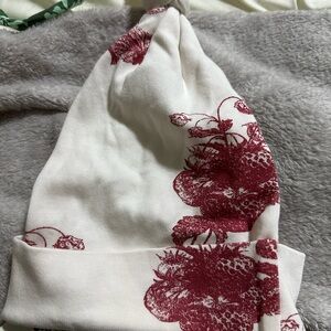 Kate Quinn Organic Cotton Knot Hat Burgundy Berry Print 3–6M NWT